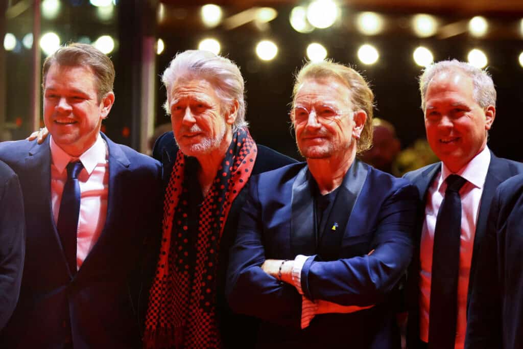 kiss the future u2